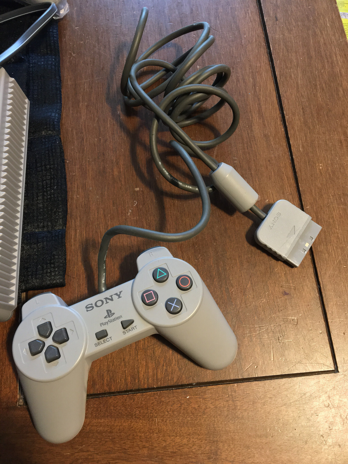Sony PS1 PlayStation 1 + 2 Memory Cards 2 Controllers, Power A/V Cable SCPH 9001