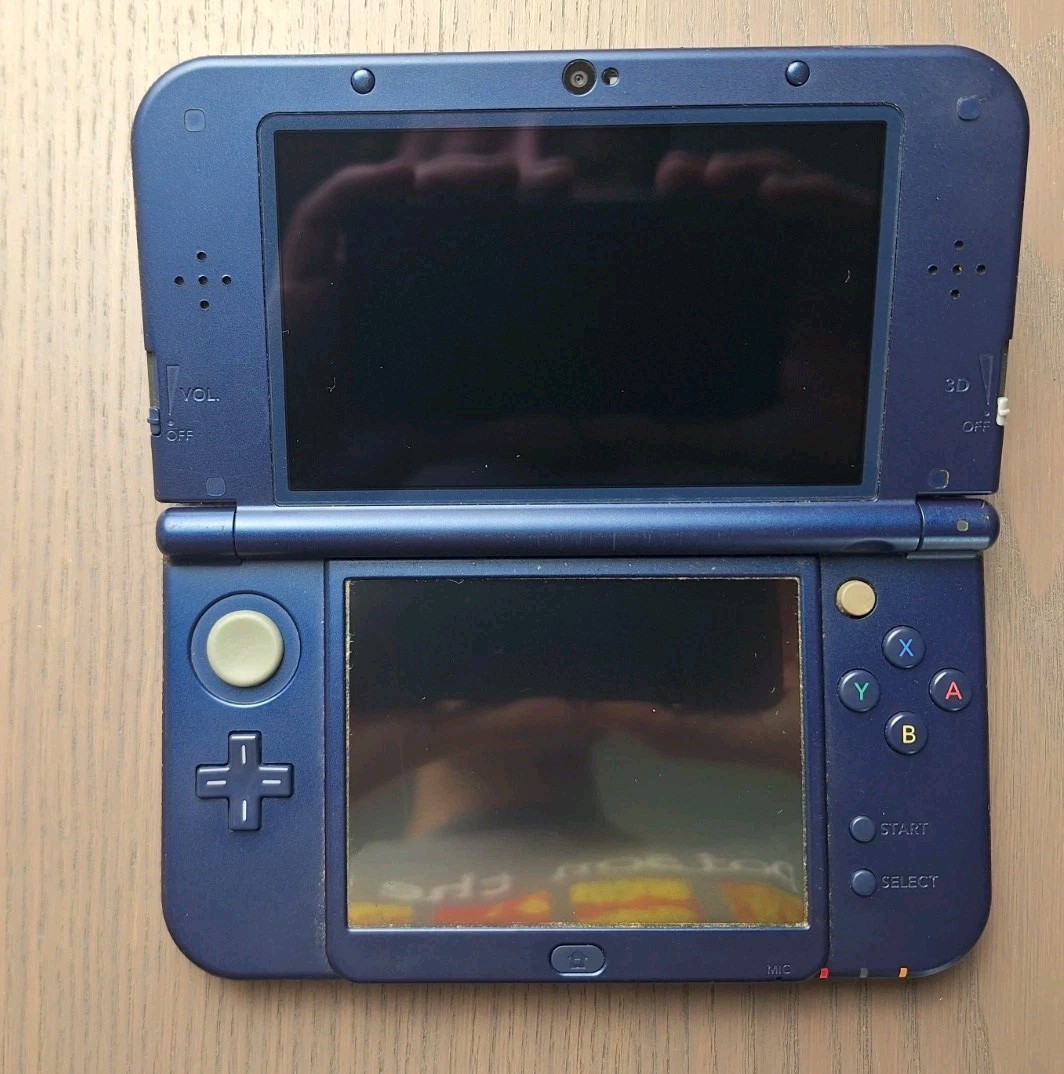New Nintendo 3DS XL LL Metallic Blue Region Free 32GB SD CARD STYLUS