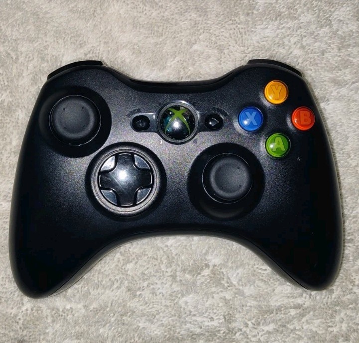 Microsoft Xbox 360 S, 250gb, 18 Games, 3 Controllers (Refur. Works) Read Desc!!