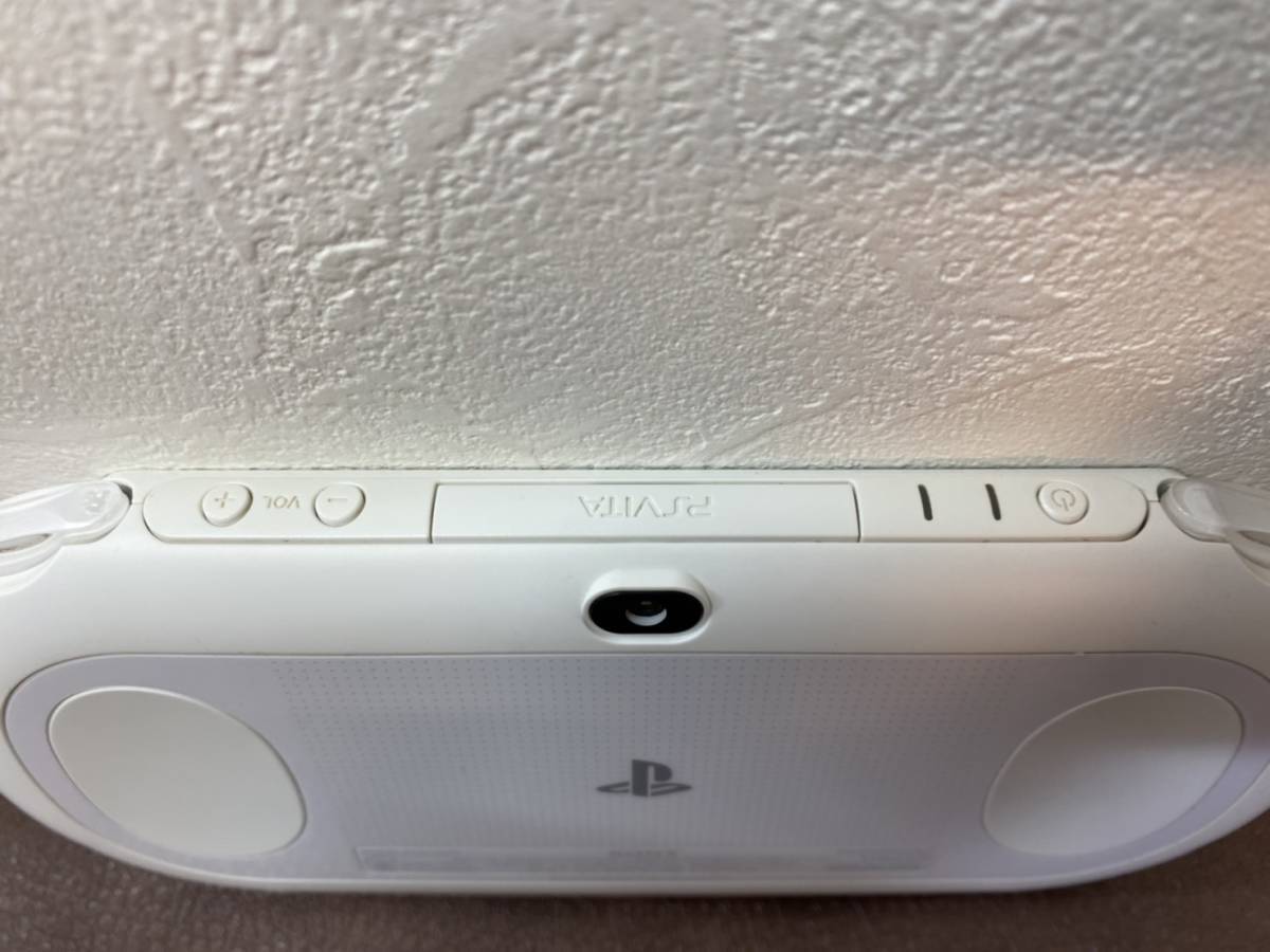 ​​PlayStation Vita PCH-2000 ZA12 Wi-Fi model Slim White
