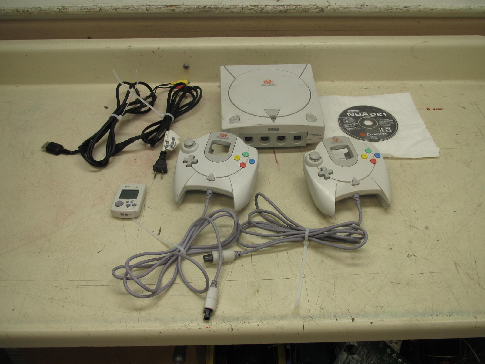 Sega Dreamcast HKT-3020 System Console Bundle w/ Cables 2 Remotes & Memory Card