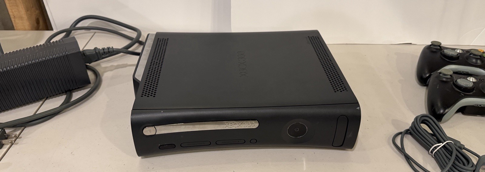 Microsoft Xbox 360 Elite Black Console 120GB HDD W/ Accessories