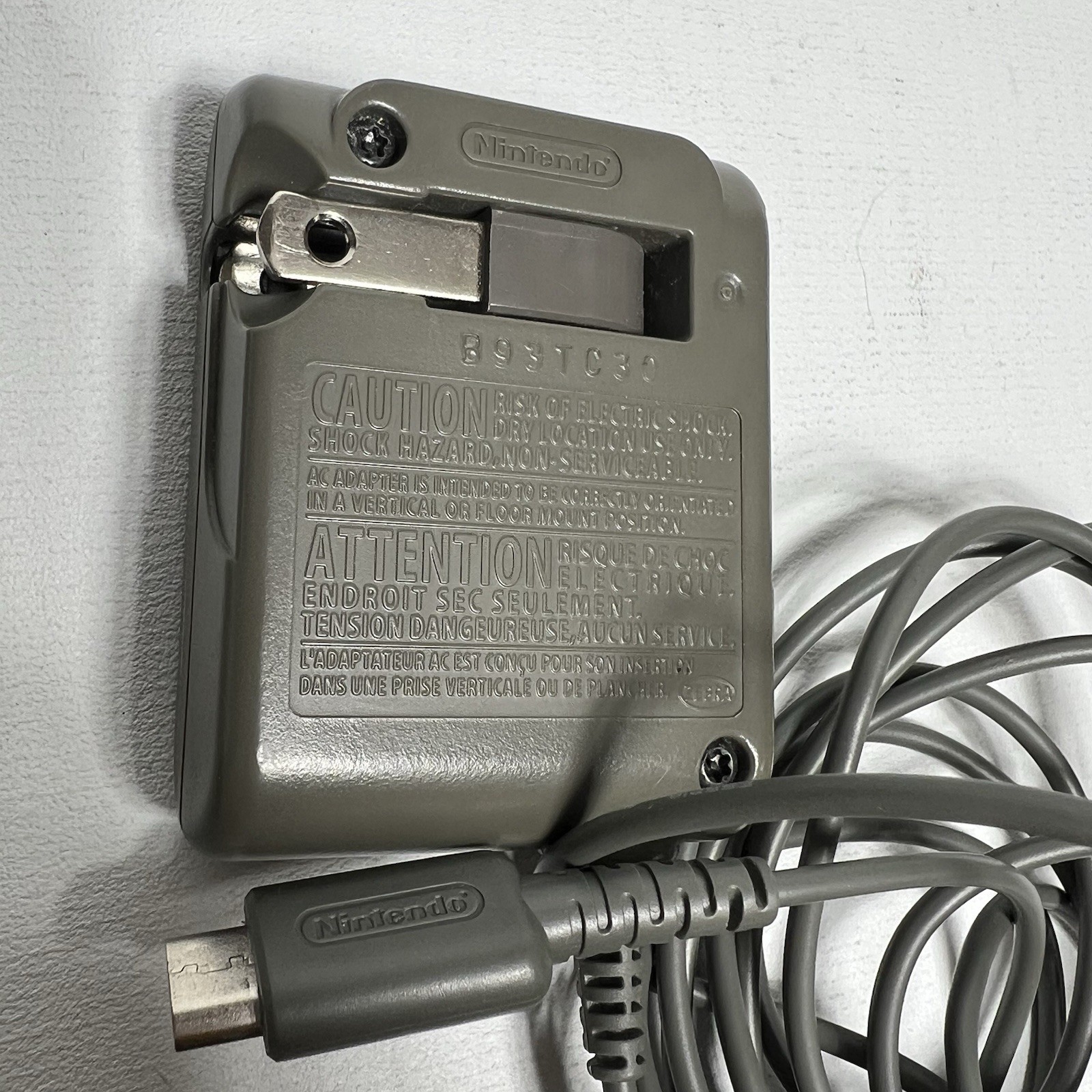 Nintendo DS Lite Blue USG-001 2006 OG Charger, Pen Included Small Crack On Hinge
