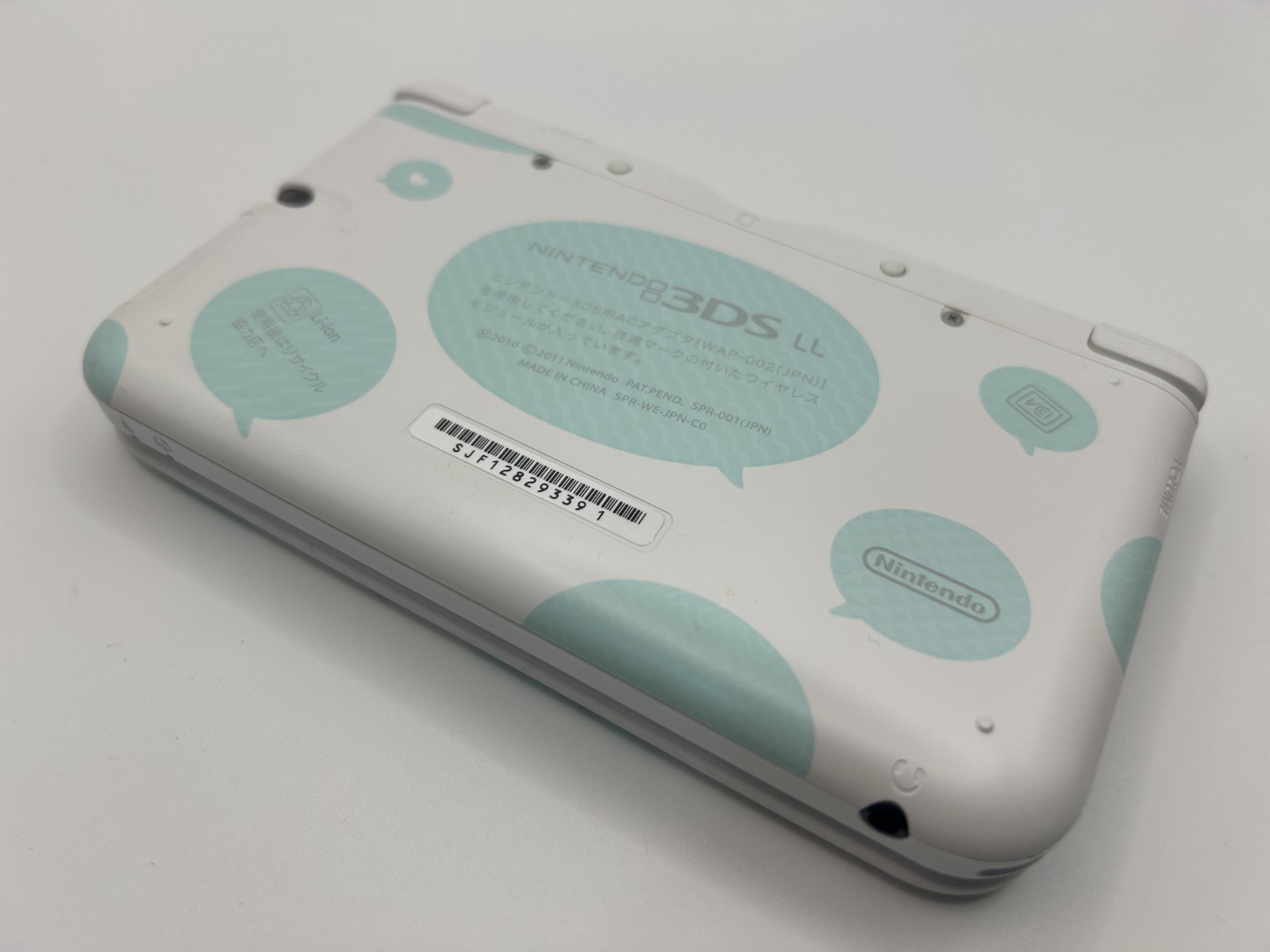 [A-rank] Nintendo 3DS console Tomodachi Life New Edition with Charger/Stylus