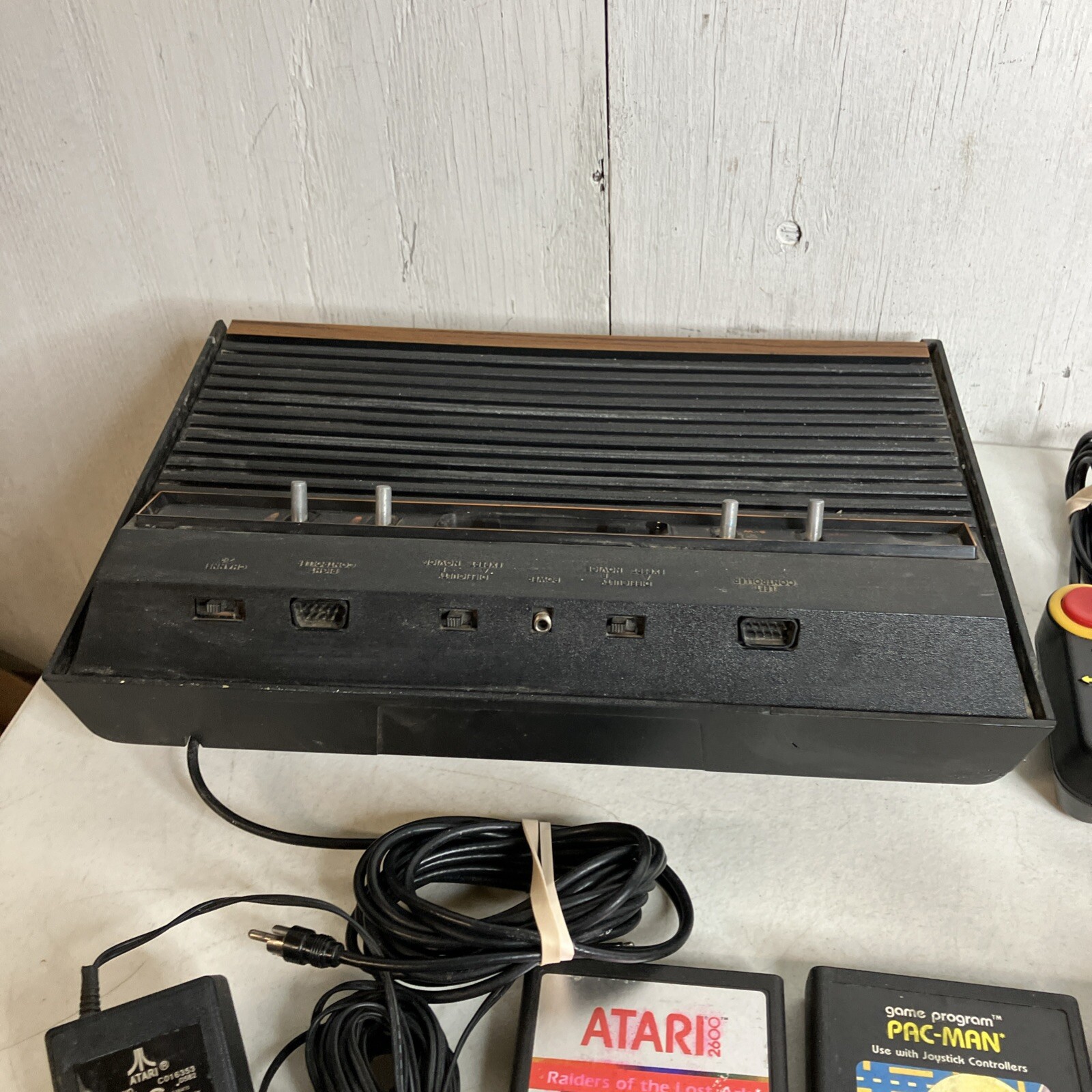 Atari 2600 CX-2600A Wood Grain 4 Switch Console 2 Ace Joysticks 2 Games READ DET