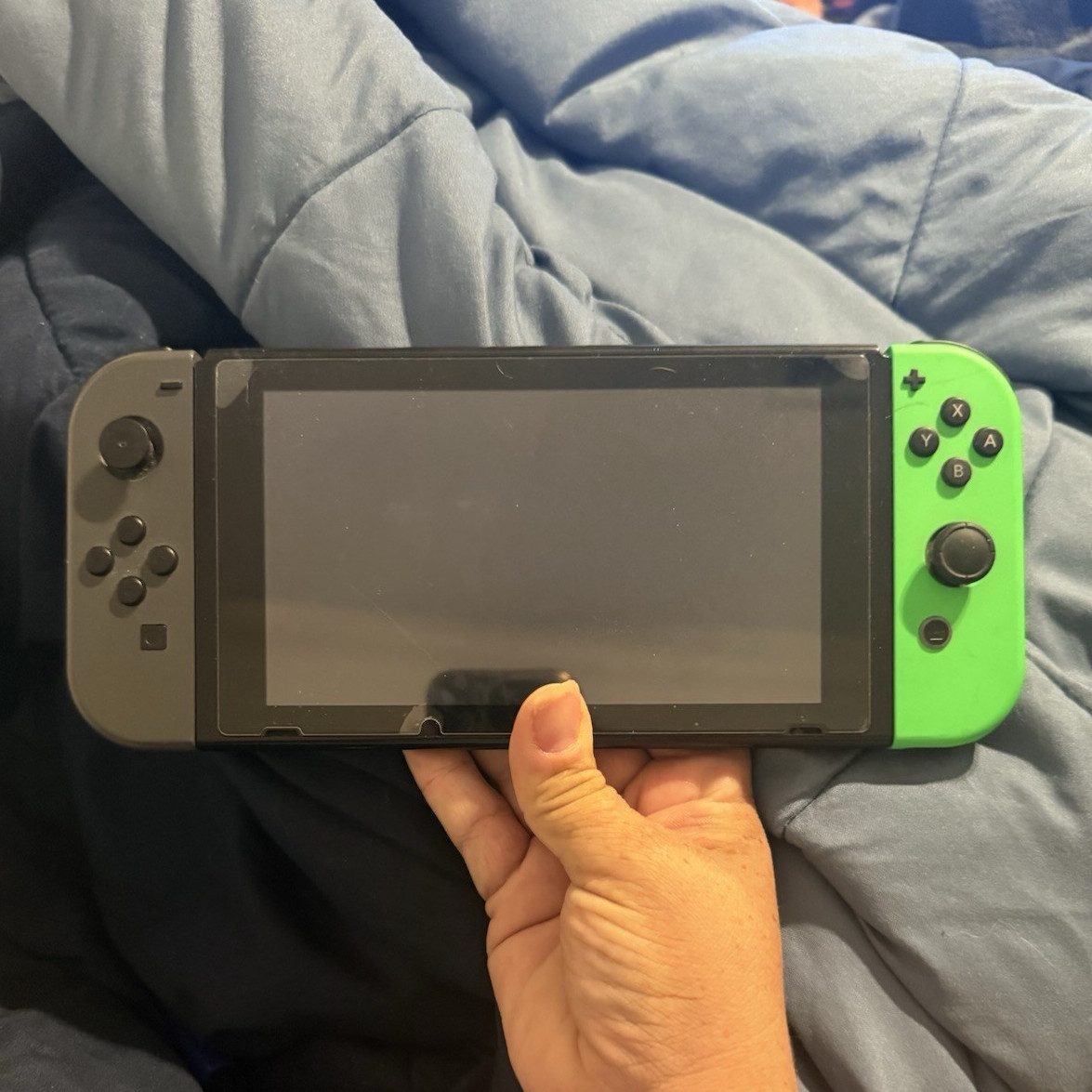 2 Nintendo Switchs Consoles OLED and Switch1 4 paired joycons and more