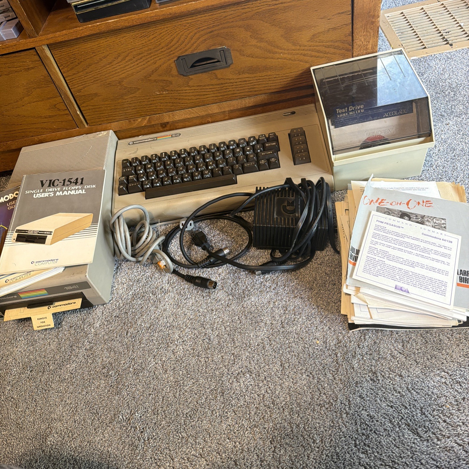 Commodore 64 Computer W/ 1541 And Lot Of Games, Manuals Etc READ