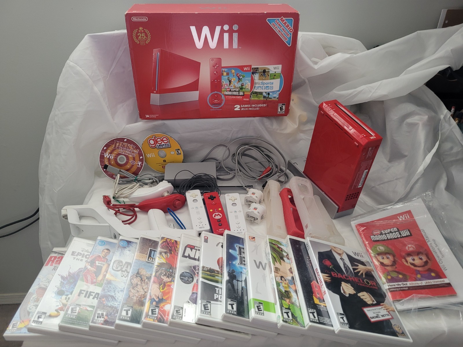 Nintendo Wii Limited Red Console 25th Anniversary Complete In Box with 15 Games