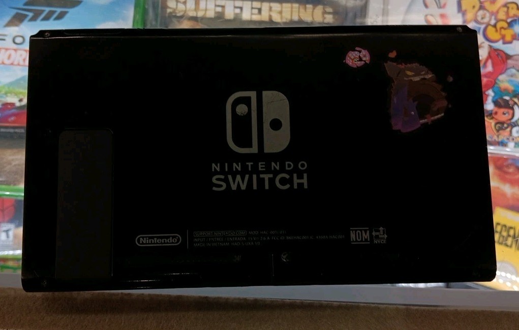 Nintendo Switch HAC-001(-01) 32GB Console Black, Minor Scratches On Screen.