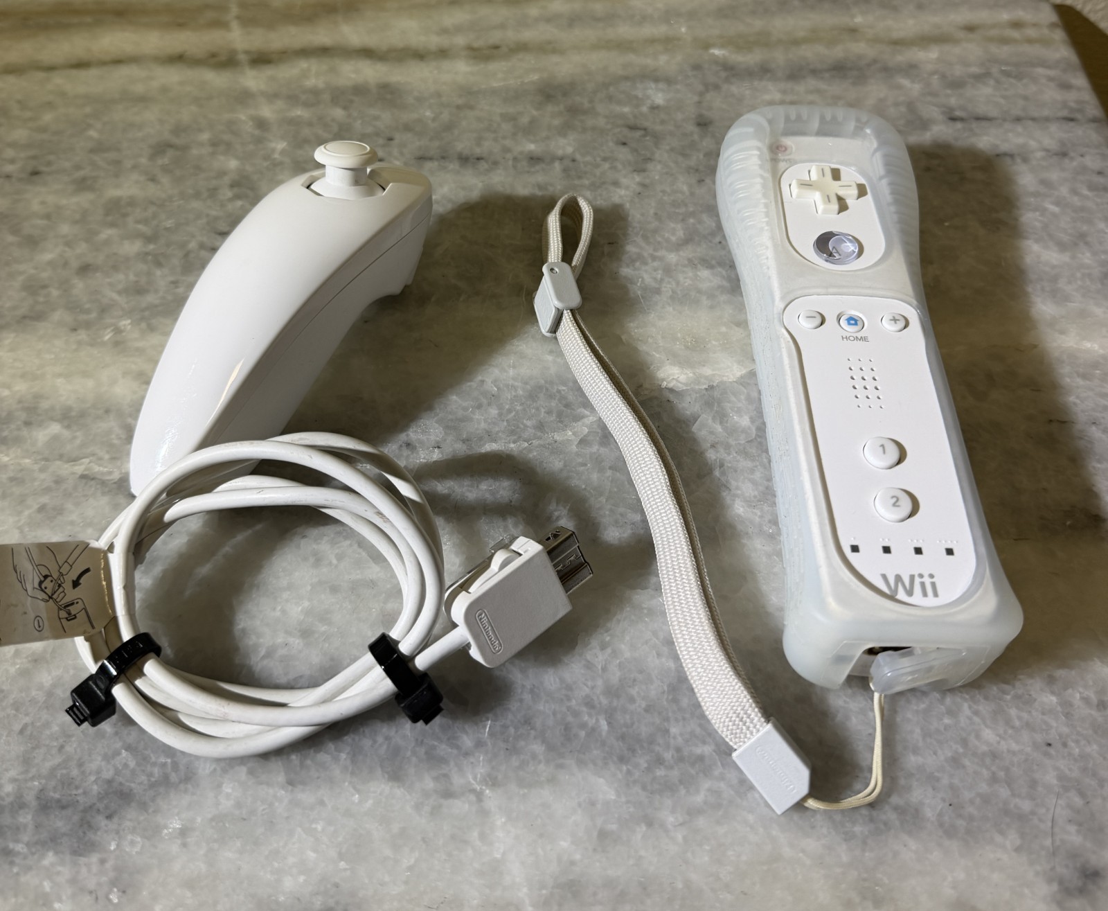 Nintendo Wii GameCube-Compatible Bundle – Indigo Controller & HDMI Adapter