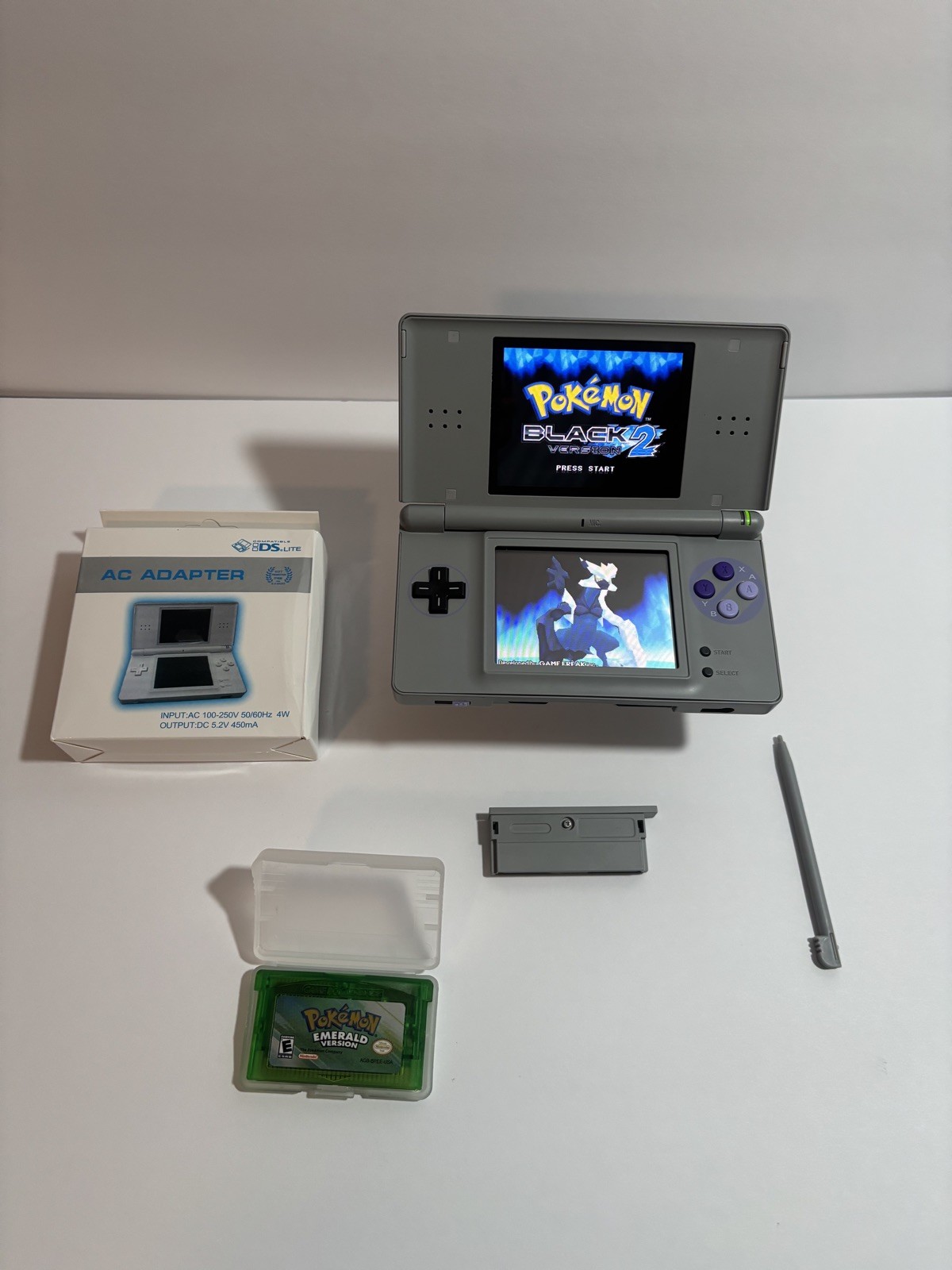 Nintendo ds SNES Bundle With Charger, Emerald and screwdriver/buttons