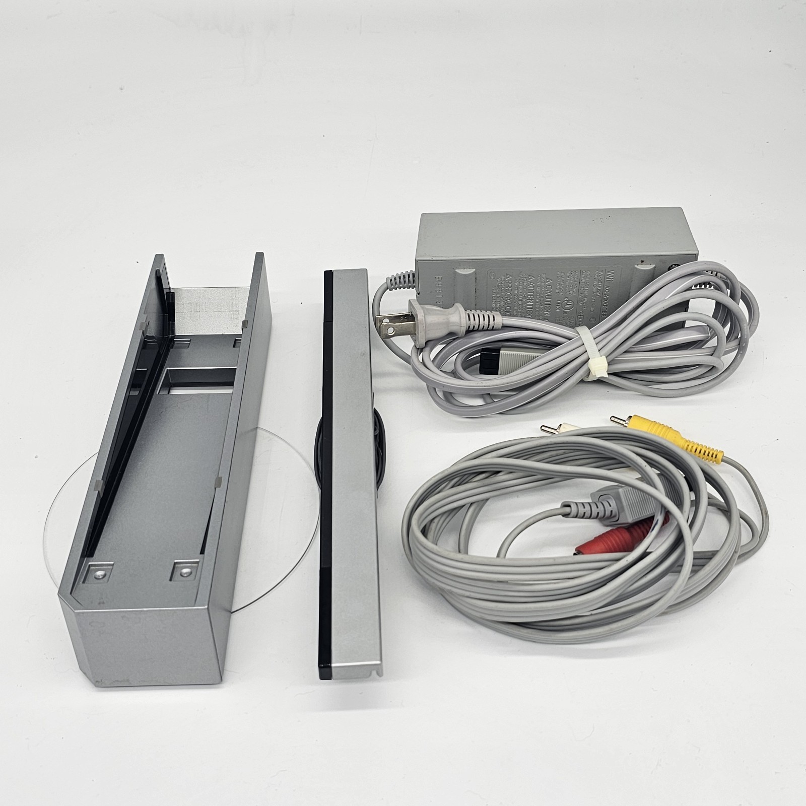 Nintendo Wii White Console RVL-001 Bundle & Wii Sports Disc GameCube Compatible