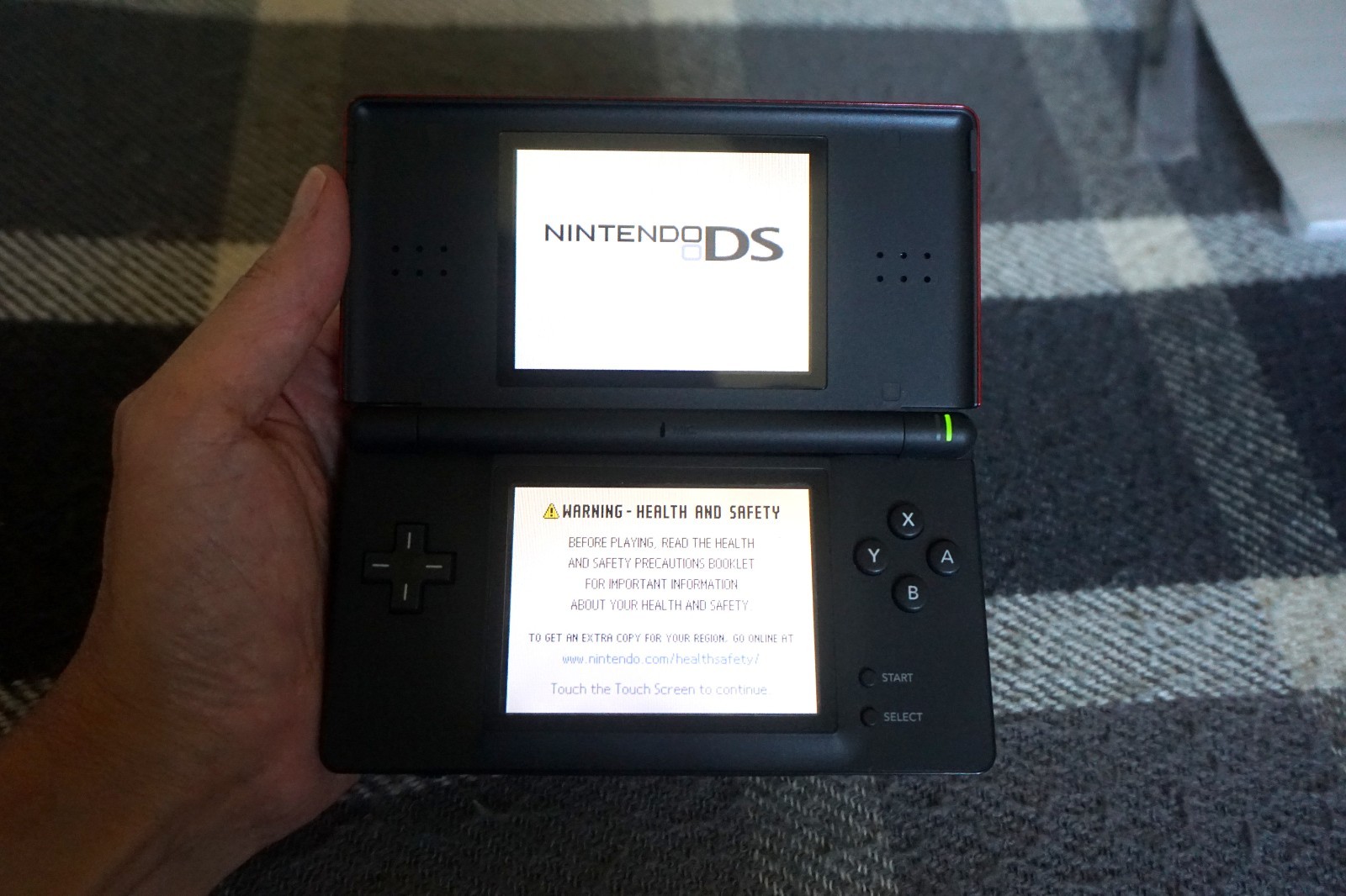 Nintendo DS Lite Handheld System – Crimson / Black with Original Box + 4 Games
