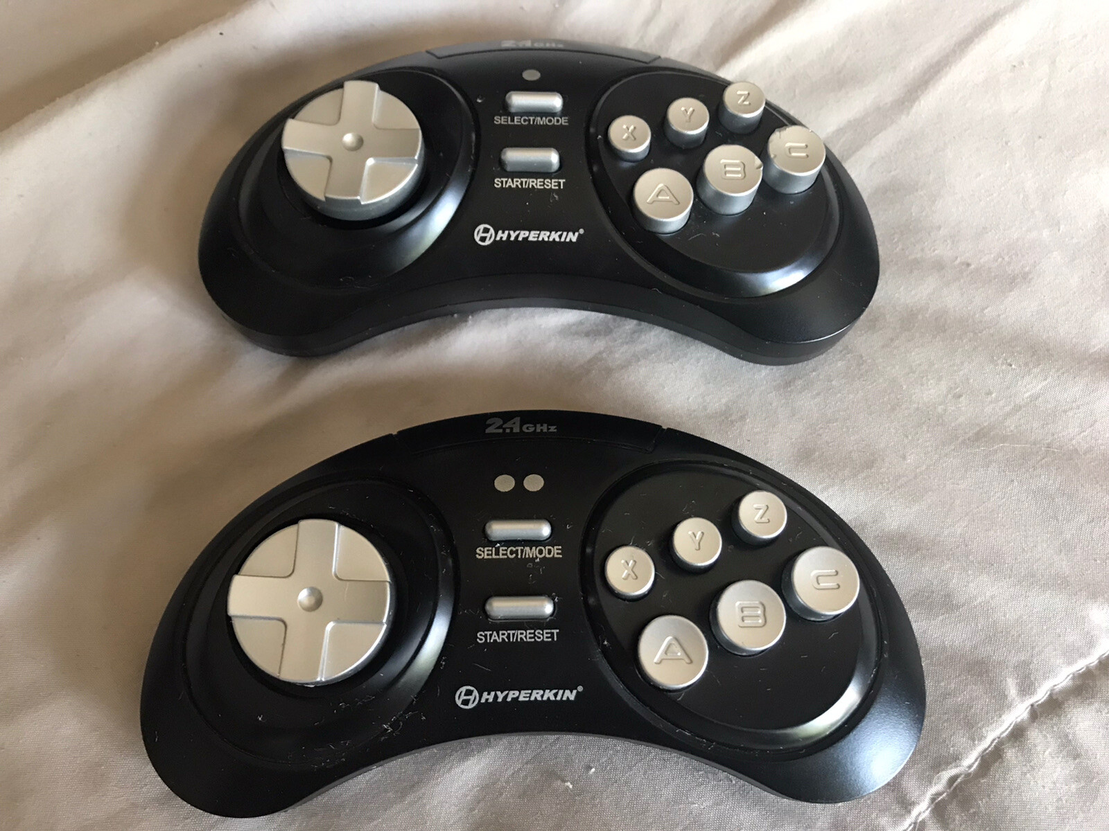 Pair of Black Hyperkin RETRON 3 Wireless Controllers/ remotes NES/SNES/SEGA
