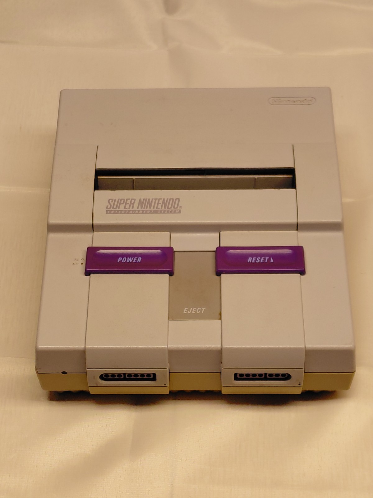 Super Nintendo Console Only For Parts or Repair – Powers On