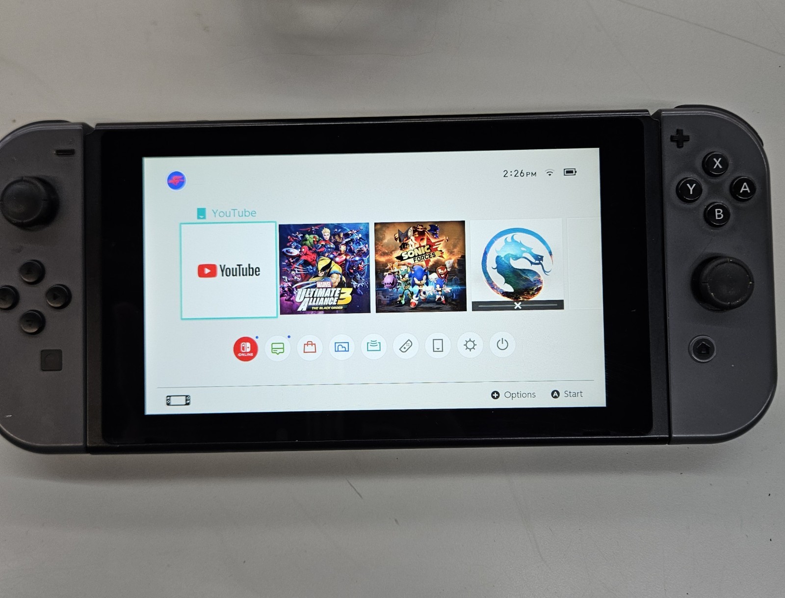 Nintendo Switch System 32GB Console w/Gray Joy-Cons +Charger + Dock & Extras