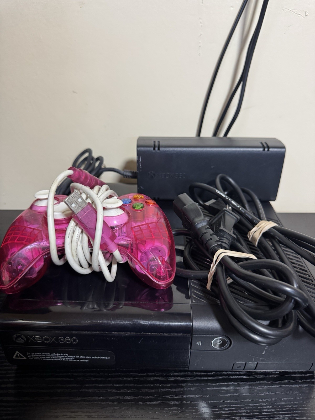 Microsoft Xbox 360 Console Model 1538 – 4GB – Cords & Controller Plus 2 Games