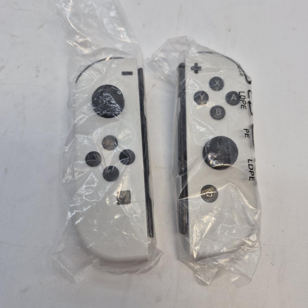 Nintendo Switch OLED 64GB Hybrid Game Console White Complete CIB (GO1069255)