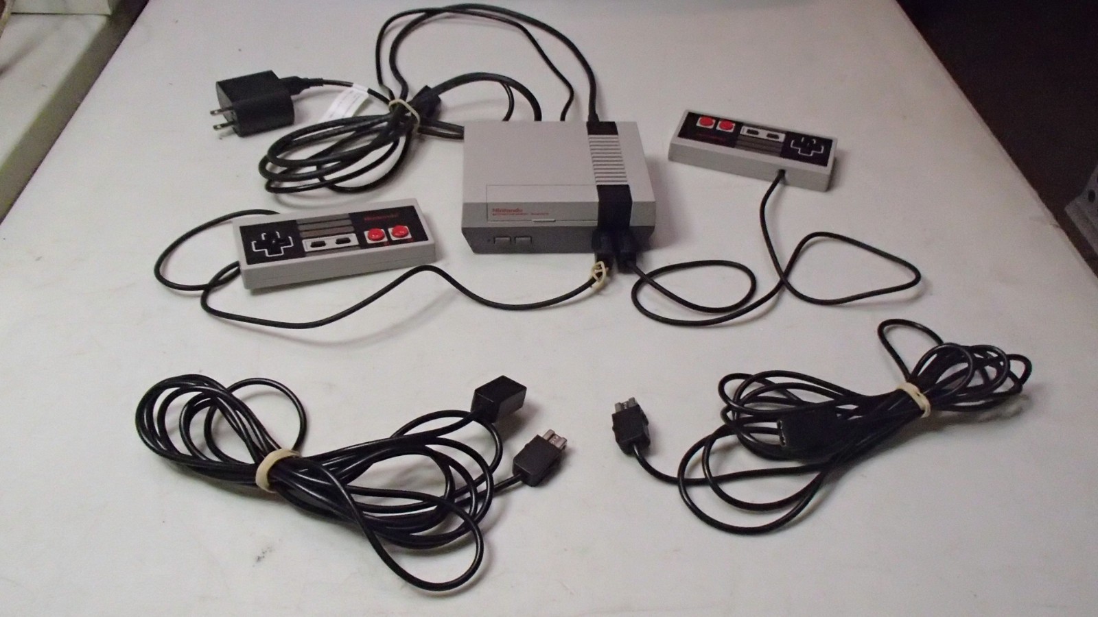 Nintendo Entertainment System NES Classic Model CLV-001 Mini Console 2 Controls