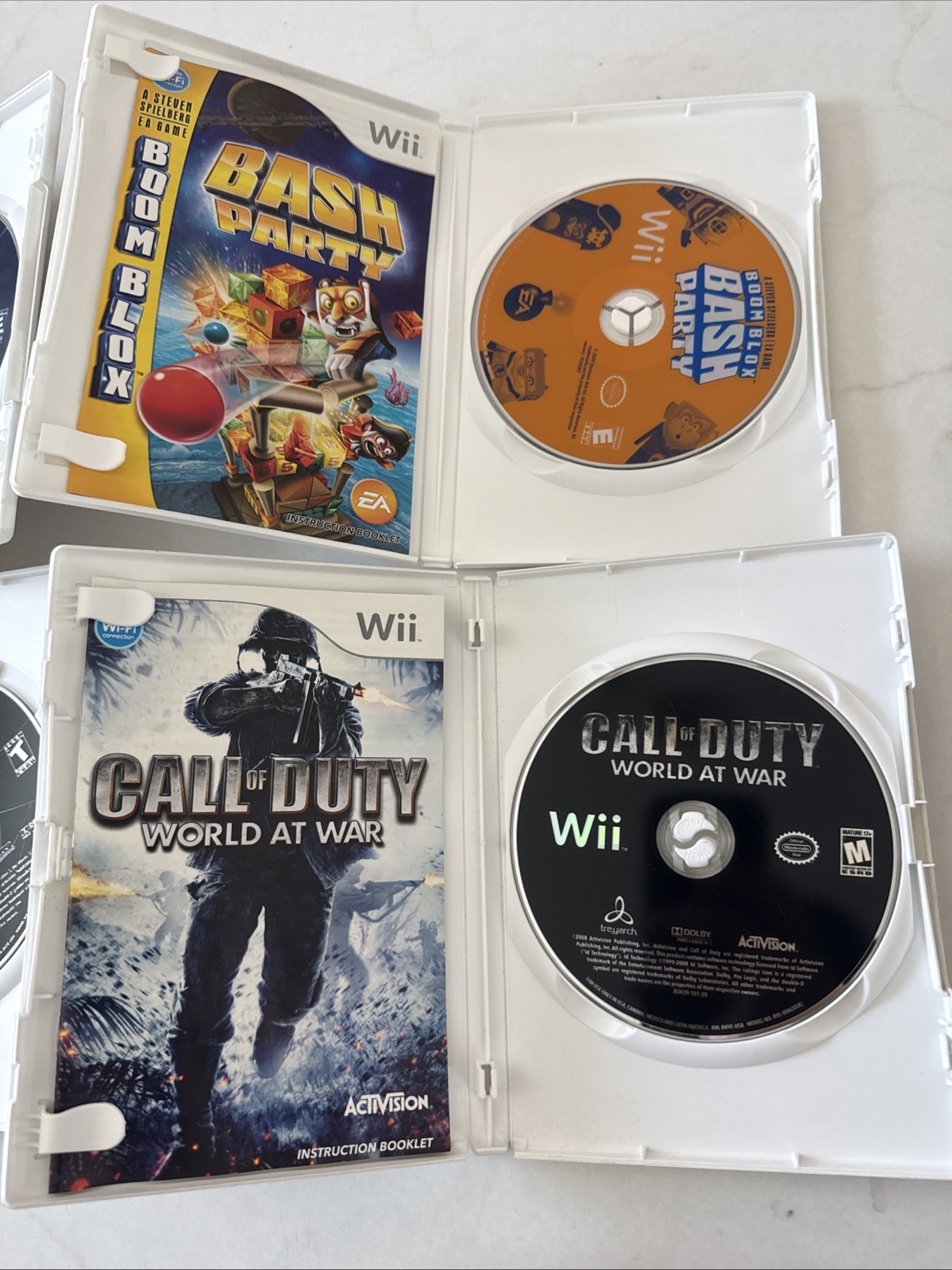 Nintendo Wii Bundle 7 Games, 3 Controllers, Nunchucks, Classic Controller Wheel