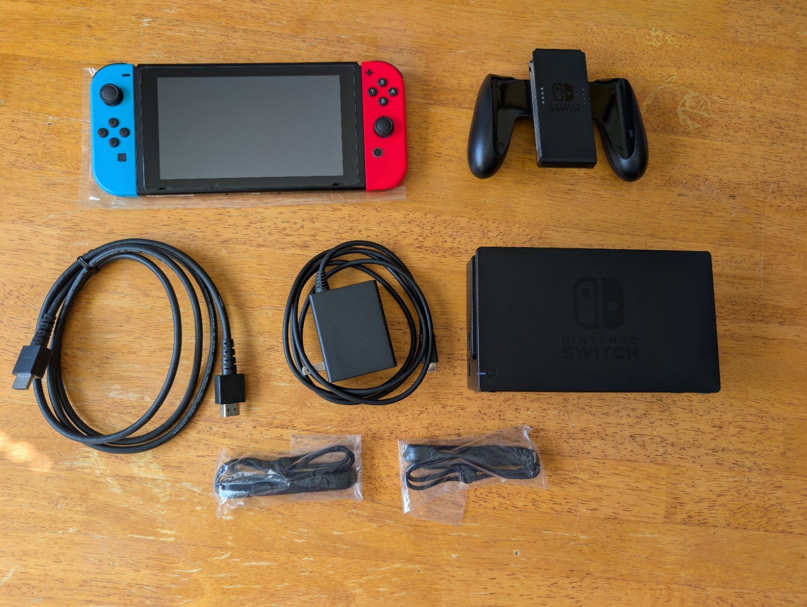 Nintendo Switch 32GB Console CIB w/128GB SD Card and Satisfye Grip