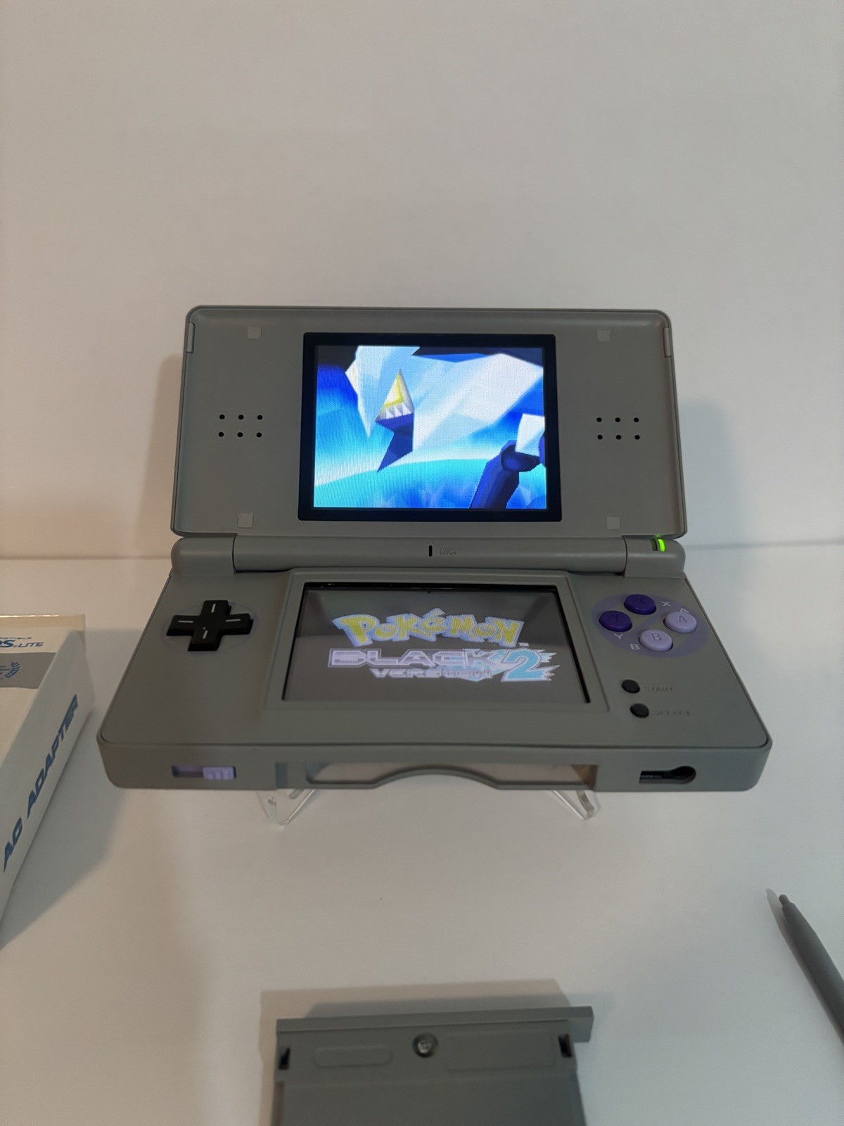 Nintendo ds SNES Bundle With Charger, Emerald and screwdriver/buttons