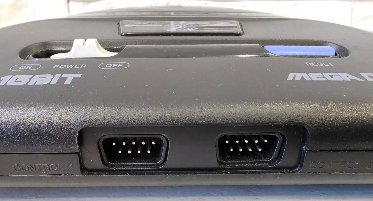 Mega Drive 2 Vintage Retro 1990s Game Console 16 bit analog Sega read descript