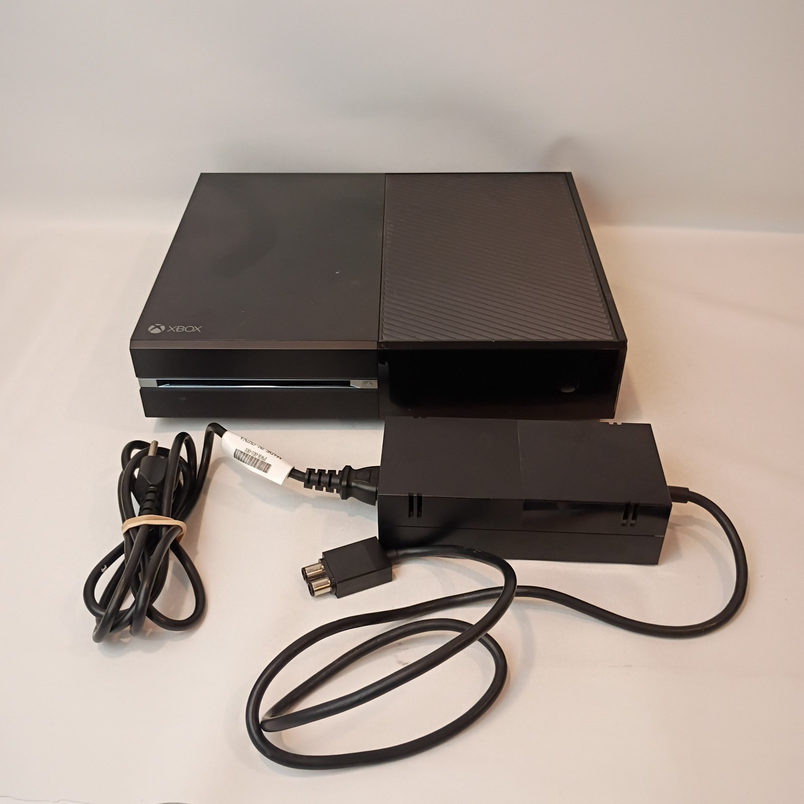 Microsoft Xbox One Console, Power Cord HDMI 500GB Black 1540 Does Not Read Discs