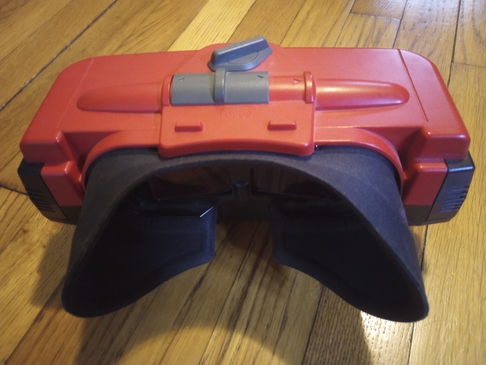 1995 NINTENDO VIRTUAL BOY CONSOLE VUE003 | Powers On / No Display