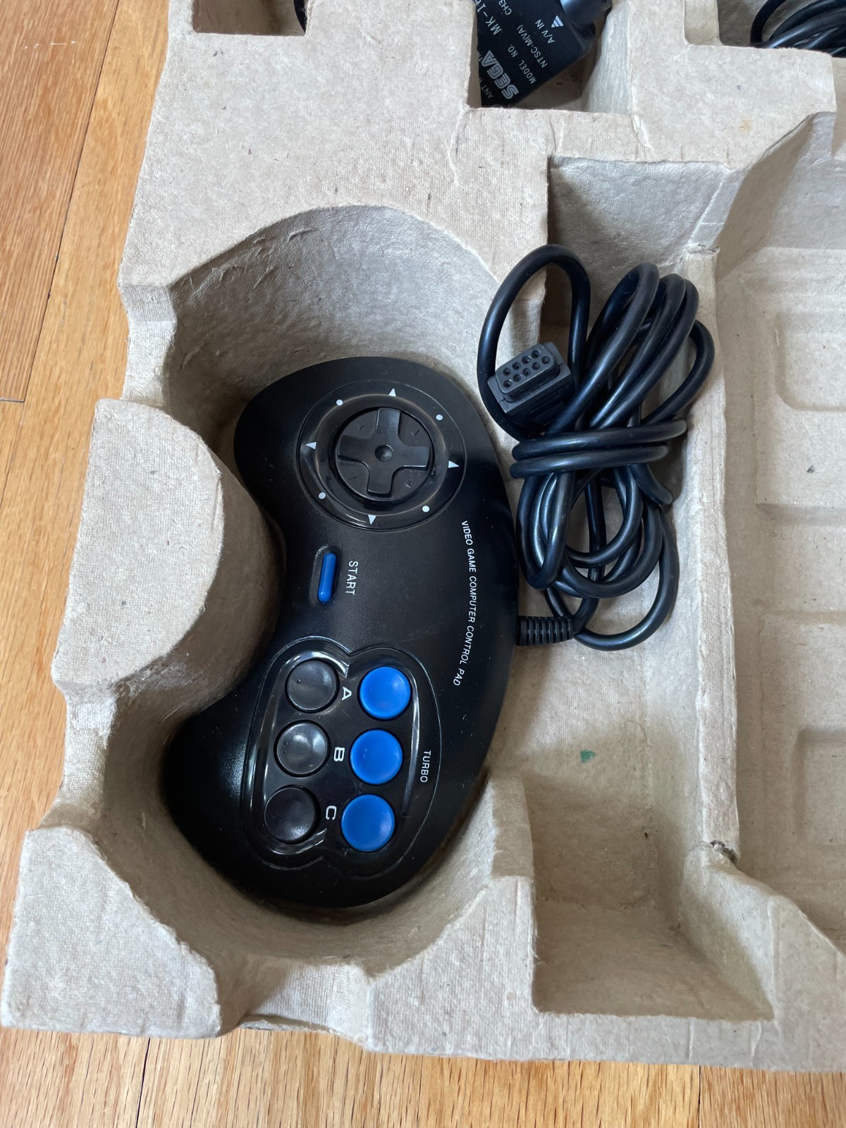 SEGA GENESIS MODEL 2 CONSOLE IN BOX WITH 6-PAK GAME & MANUALS UNTESTED READ