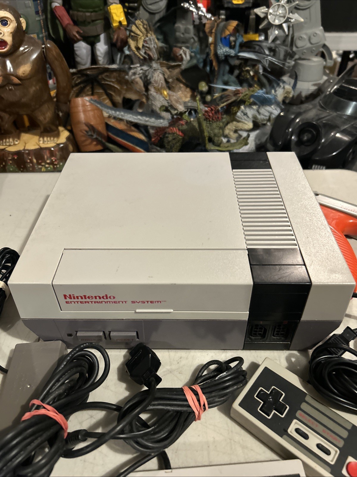 Nintendo NES Console Bundle w/Super Mario Bros 1 2 3 and 2 Controllers Zapper #!