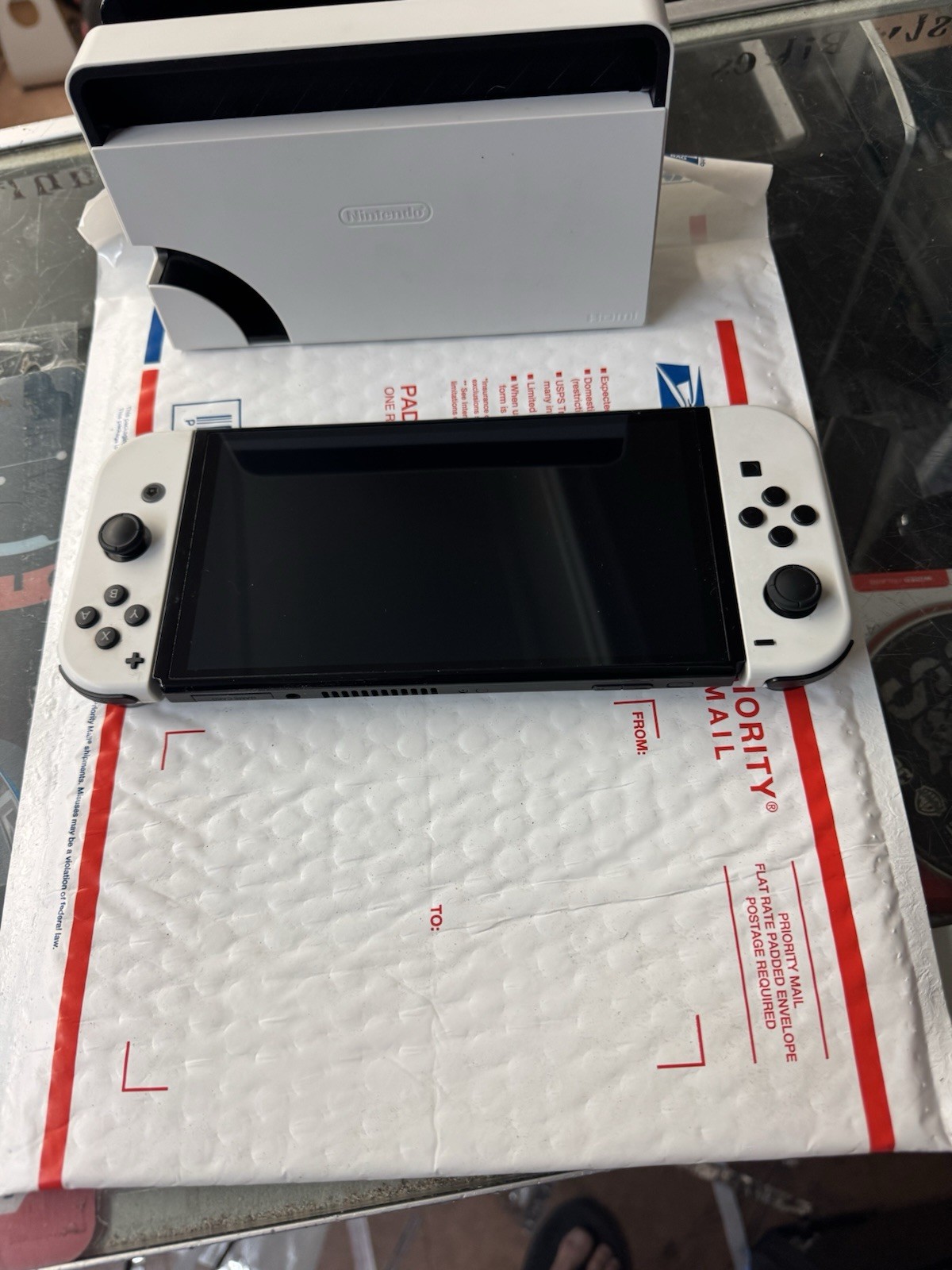 Nintendo Switch OLED HEG-001 White Console CIB Dock Joy-Con No Charger