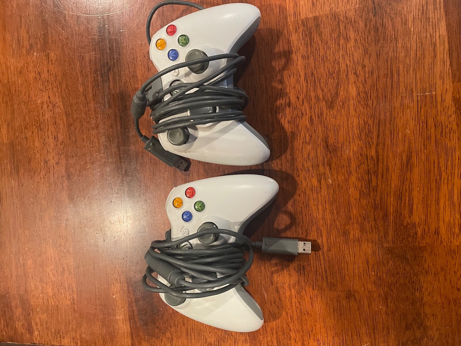 Microsoft Xbox 360 – Matte White. INCLUDES 2 controllers and a memory chip
