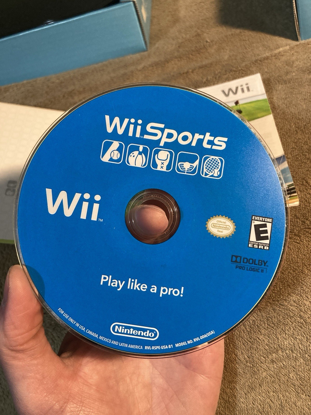 Nintendo Wii Console Wii Sports Resort Wii Remote Plus Bundle Black CIB Box