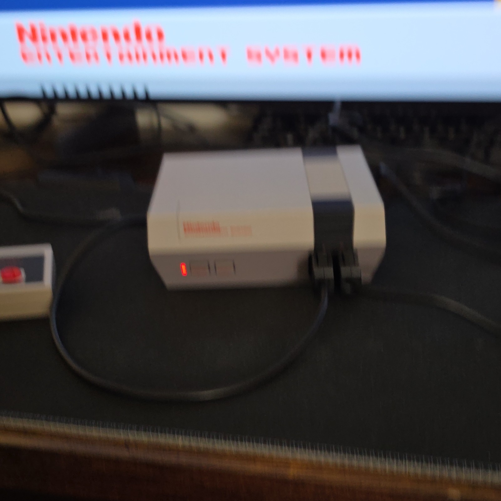 Nintendo Classic Mini NES Console CLV-001 HDMI 720p NTSC-U/C Gray 200 Game