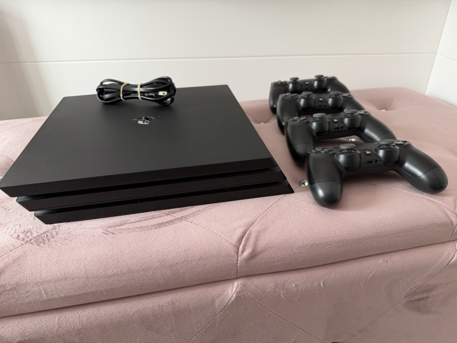 Sony PlayStation 4 1TB Console Bundle + 4 Controllers (CUH-7115B) Mint Cond.!
