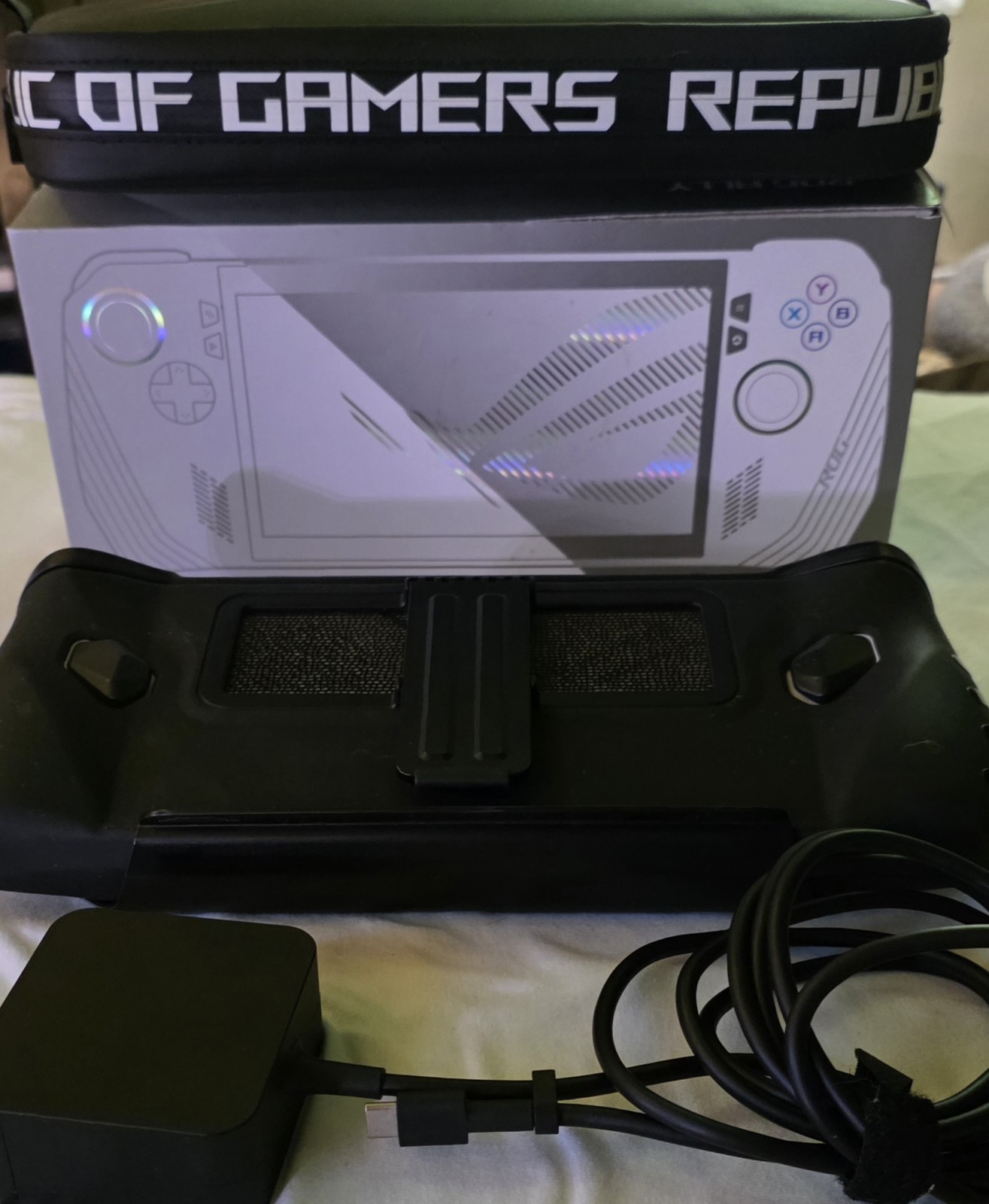 ROG Ally Z1 Extreme 2TBF, Killswitch Case Hardened Skin, 2 Docks, Backbone Pro