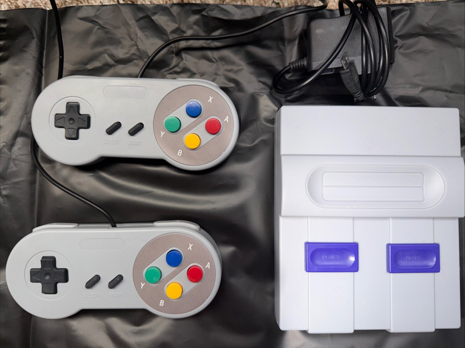 Super Nintendo SNES Mini Classic Edition 2 Controllers