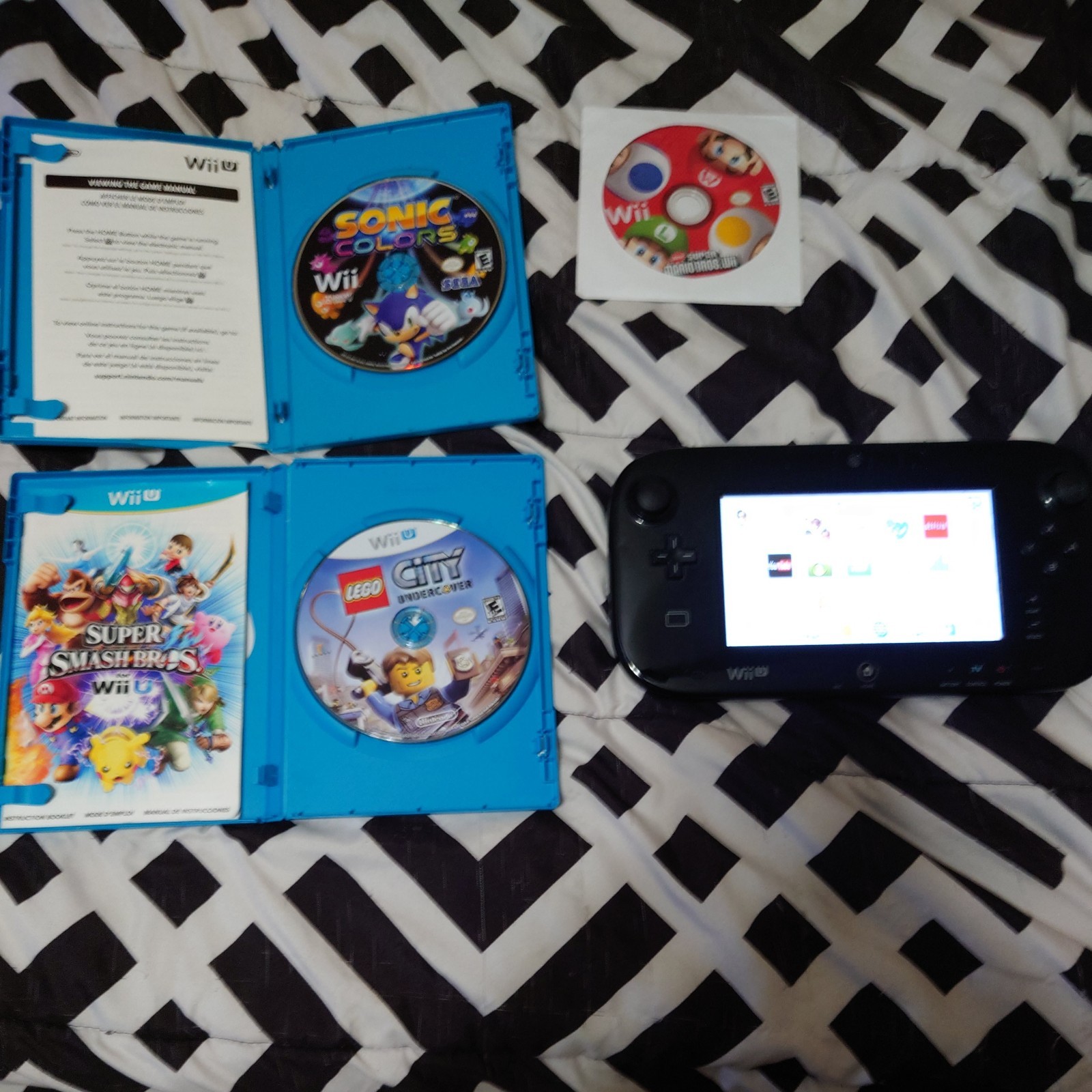 Nintendo Wii U Console Bundle 32GB with 3 Games Tested!! all cords great battery
