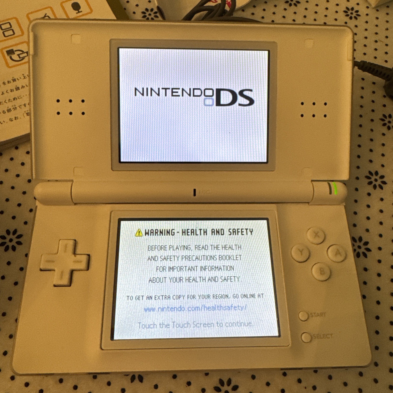 Nintendo DS Lite Handheld Console – Polar White