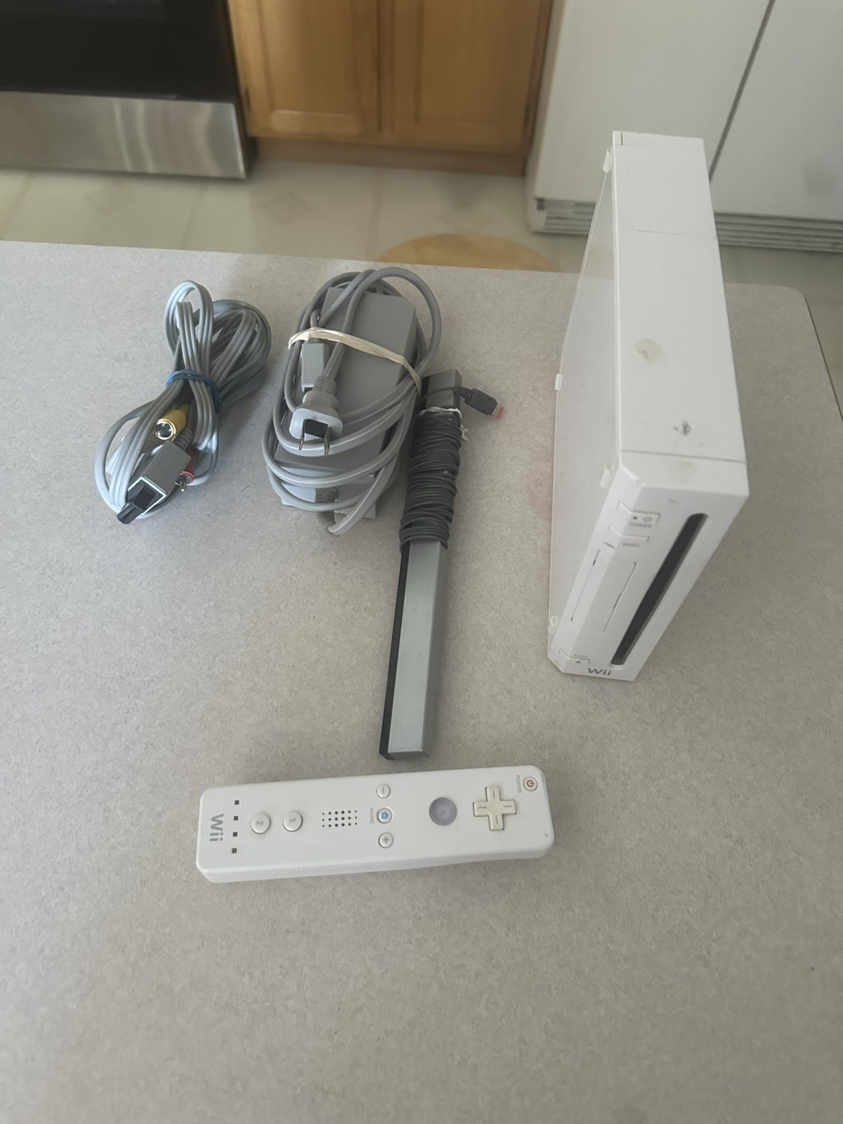 Nintendo Wii Console Bundle Powers On but won’t take disc. Selling as parts ship