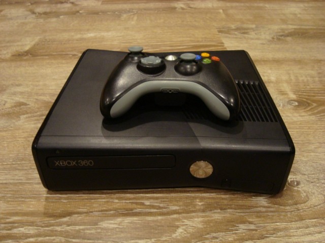 Microsoft Xbox 360 S Console – Matte Black (1439) – RECONDITIONED – No HDD