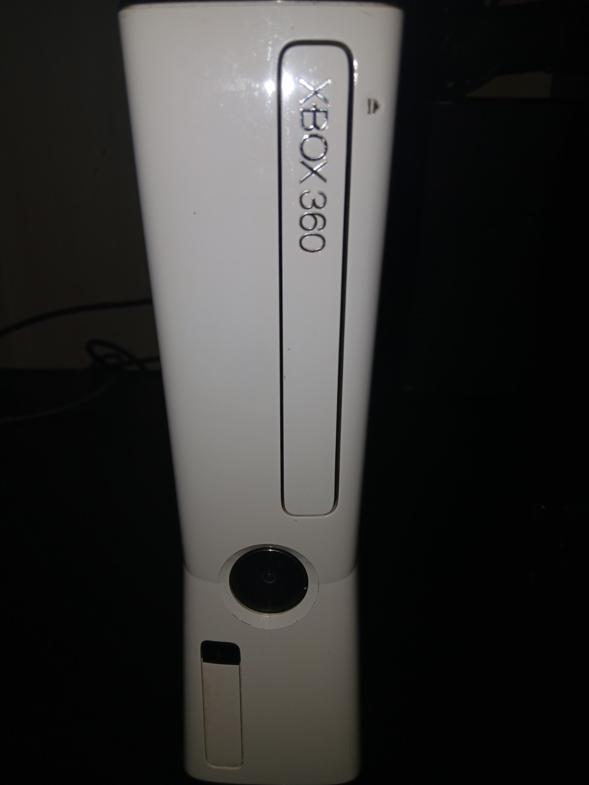 Microsoft Xbox 360 S White Console MPN 1439 Wi-Fi HDMI w/ Controller
