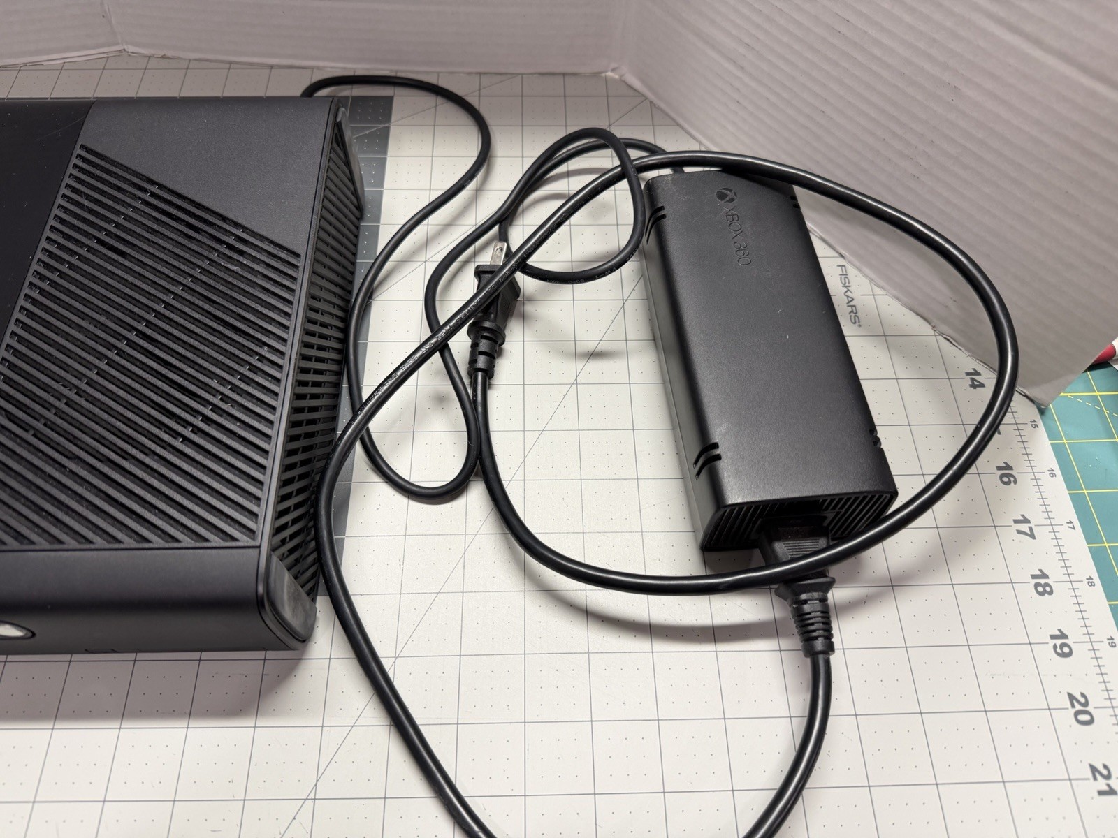 Pre-owned XBOX 360 E Console & Power Cord & Controller & Controller Cord & HDMI
