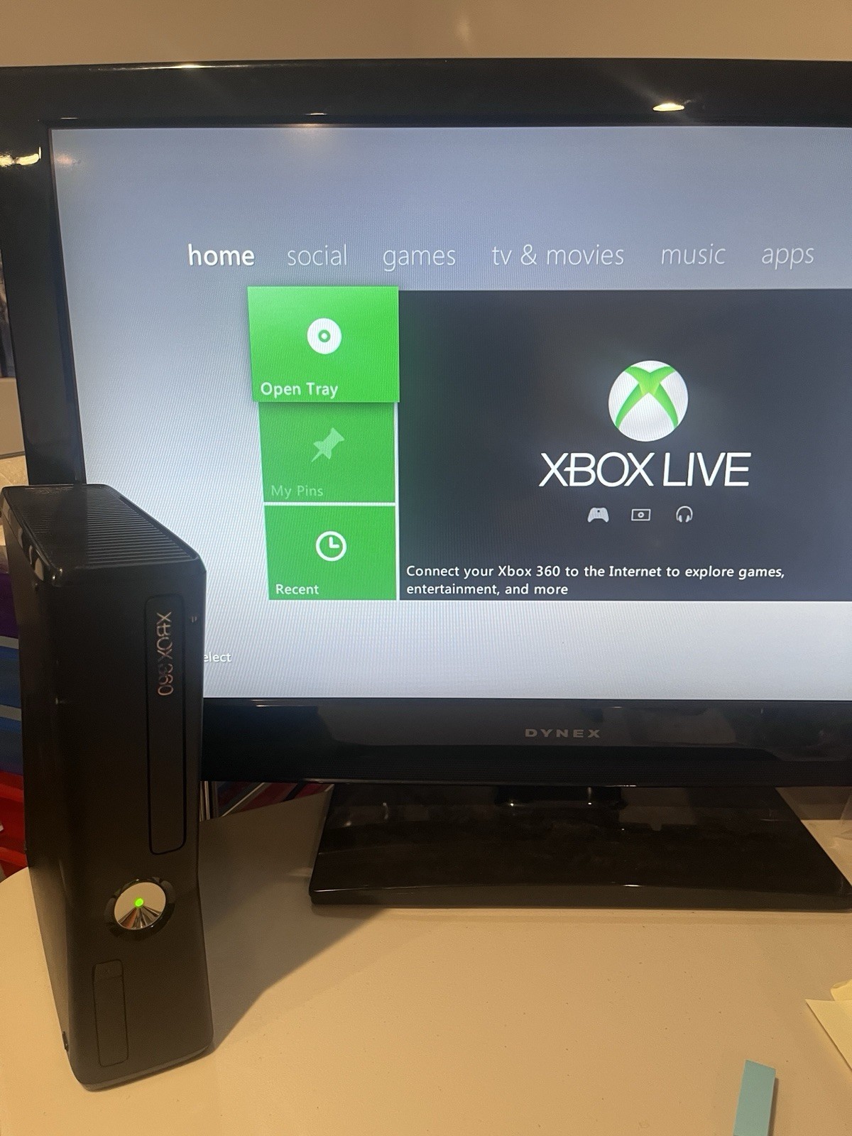 xbox 360 S 4gb console with kinect, Games, & Extra Controller