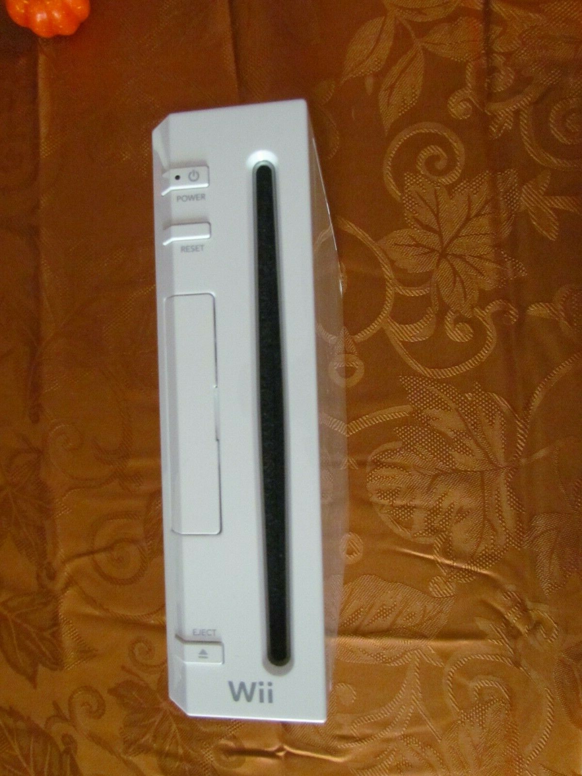 Nintendo WII Bundle Console 2 REMOTES NUNCHUCK 5 GAMES SPORTS GLOVES ZAPPER