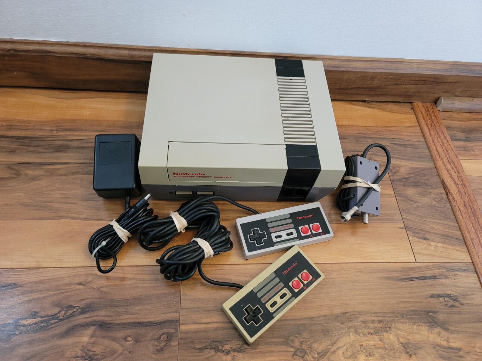 Nintendo NES Control Deck System Console CIB Complete In Box Great Shape 8