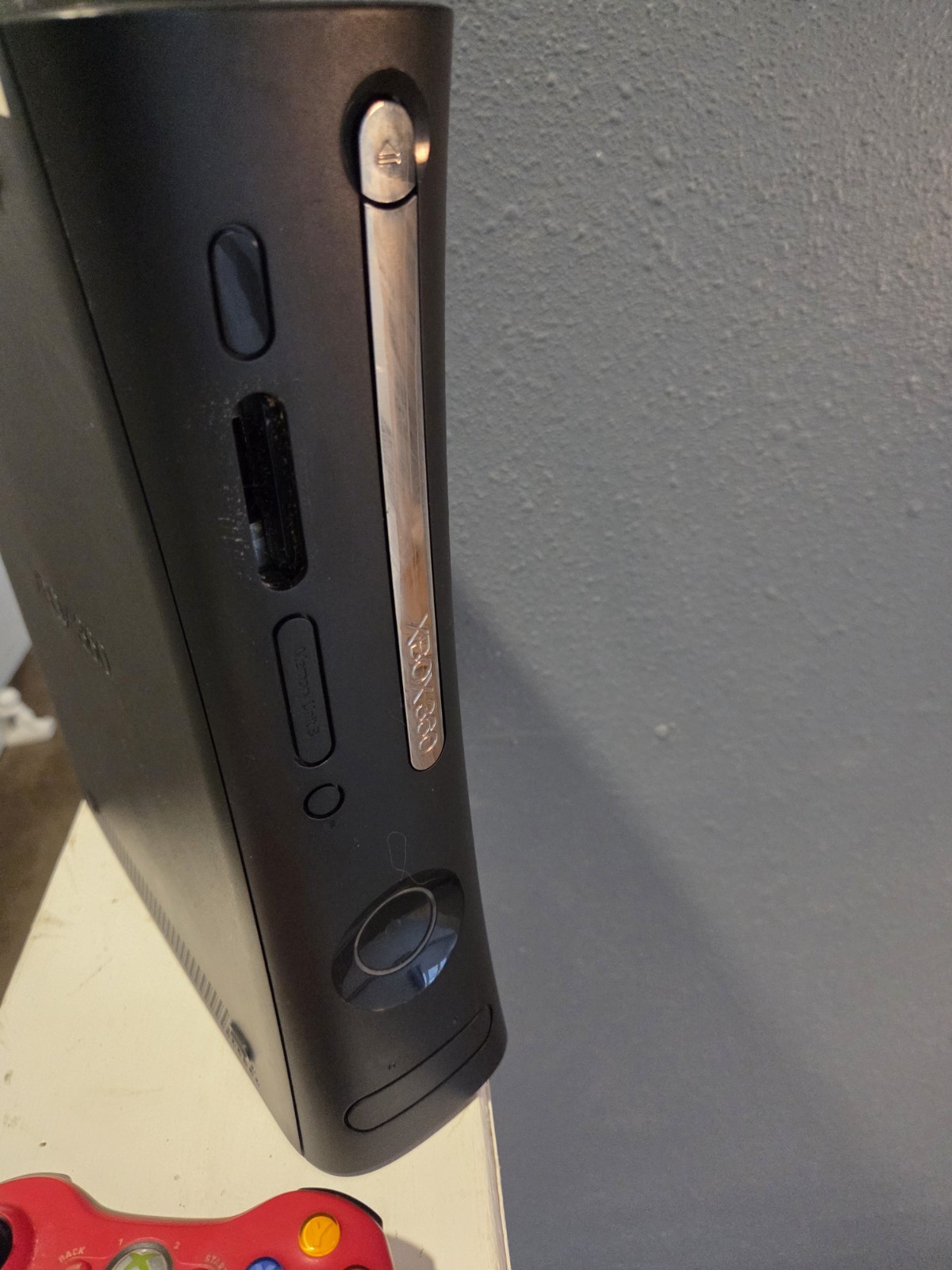 Microsoft Xbox 360 120gb Console 2 Controllers, And Cords