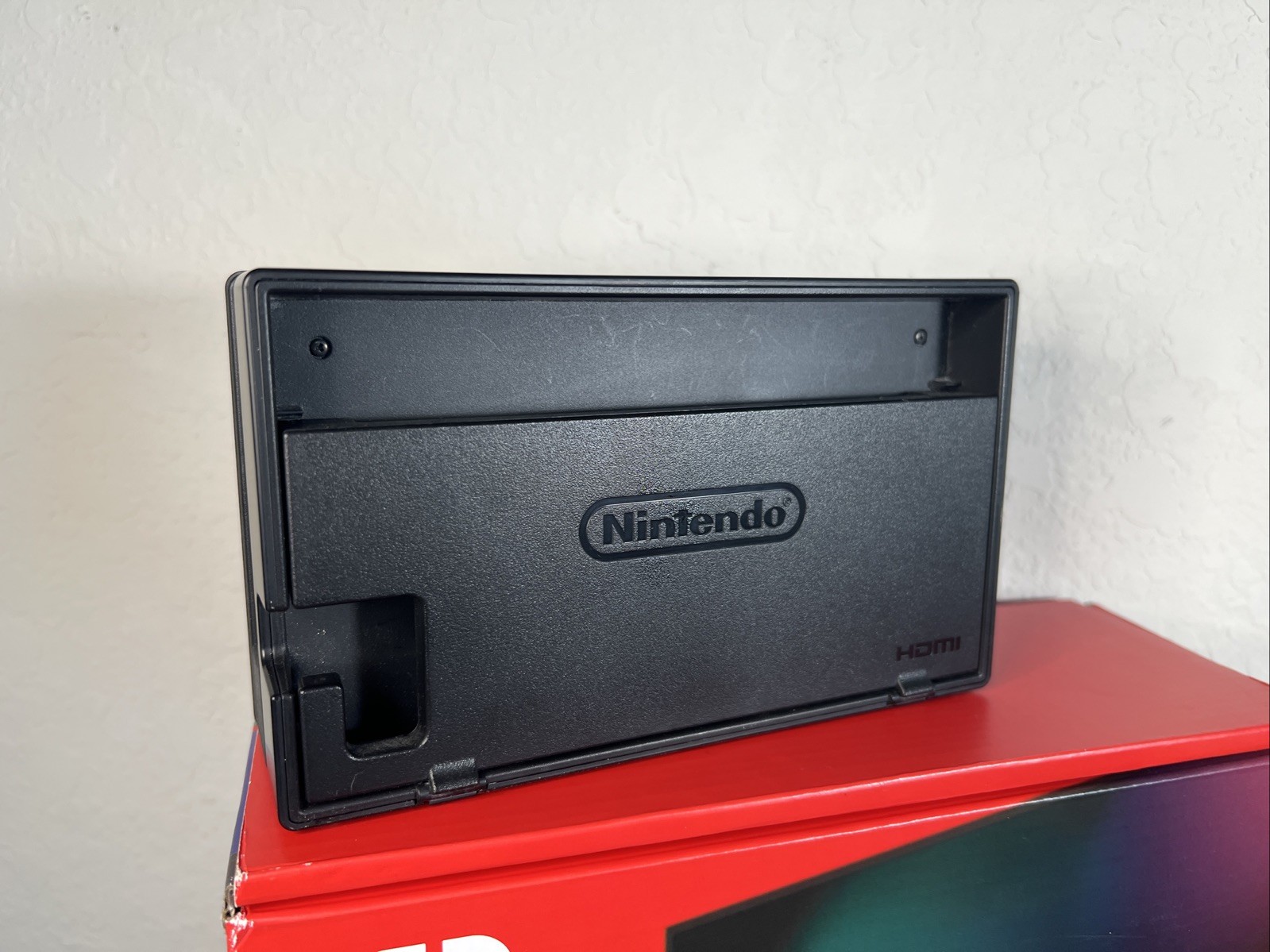 Nintendo Switch 1st Gen W/ 4 Controllers Pink Green Red Blue Wall Mount W/ Box