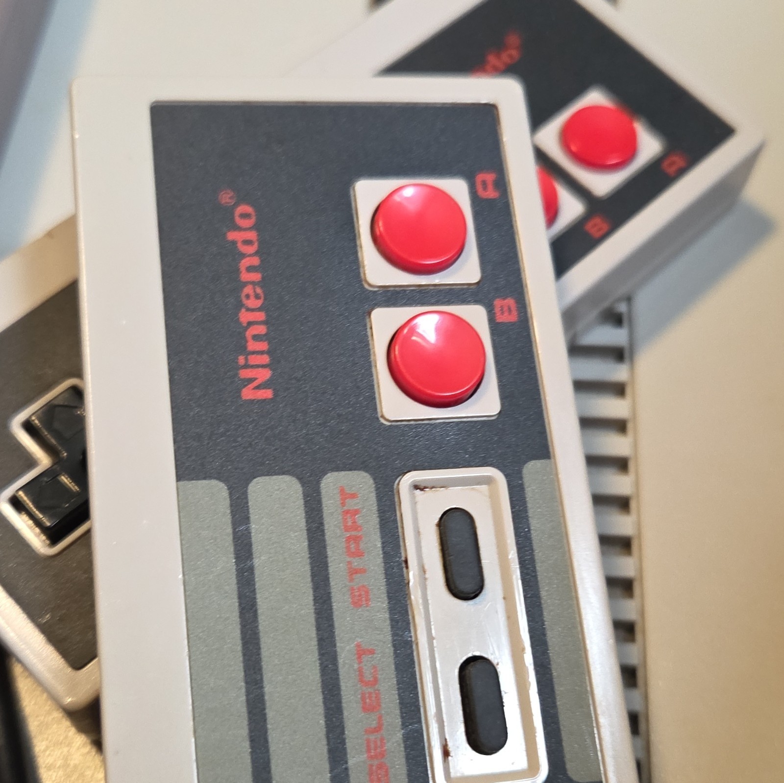Nintendo NES Entertainment Console + Controllers & Zapper+Super Mario Duck hunt